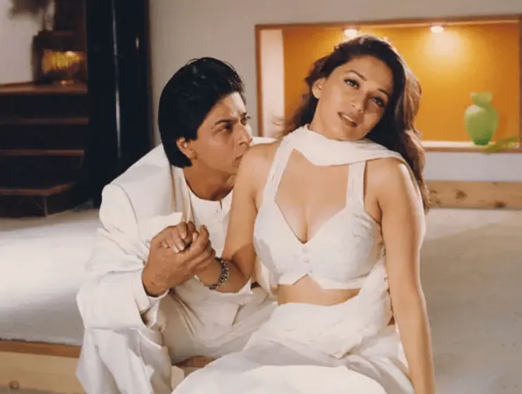 dil to pagal hai madhuri dress